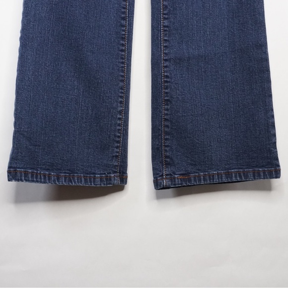 Levi's 512 Perfectly Slimming Bootcut Jeans - Picture 5 of 8